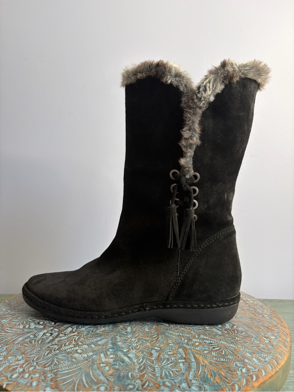 Like New! Stuart Weitzman Black Suede fur lined mid calf boots size 9